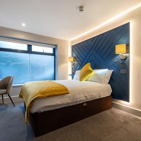 Ewings Bar & Self-catering Oda ve Kahvaltı 3*