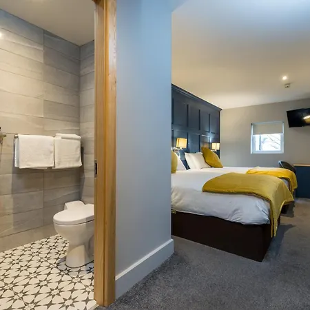 Ewings Bar & Self-catering קרלו