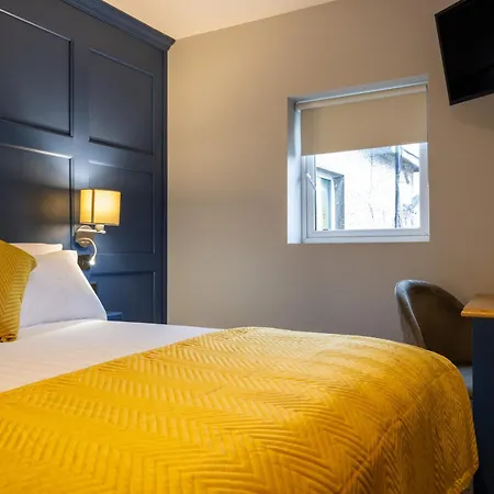 Ewings Bar & Self-catering 2* קרלו