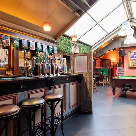 Ewings Bar & Self-catering