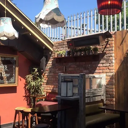 Ewings Bar & Self-catering