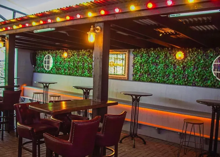 Ewings Bar & Self-catering B&B