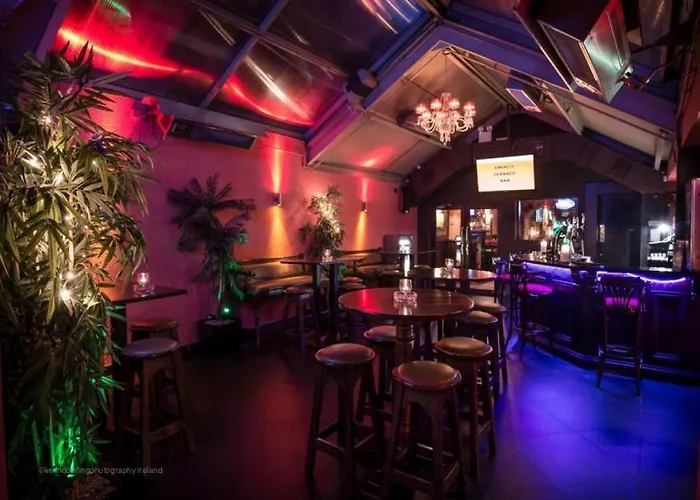 Ewings Bar & Self-catering B&B 3*